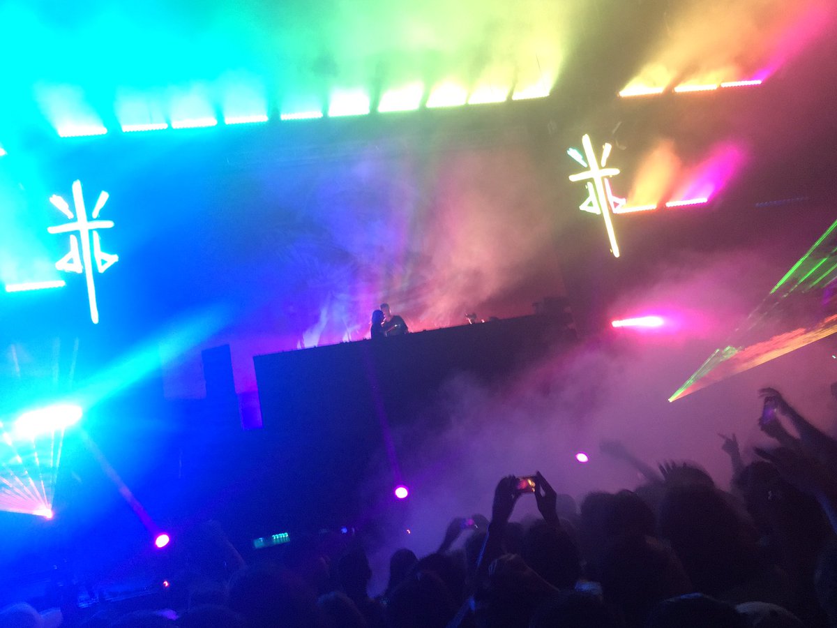 _bang_its_aaron's tweet photo. Dog Blood #HARDSUMMER2017 ✨❣️🤘🏽 https://t.co/ZHq5uyzSlj