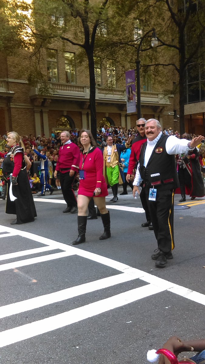 theonlygolden's tweet photo. @DragonCon #DragonCon2017 #dragonconparade https://t.co/MclQBwvBYS