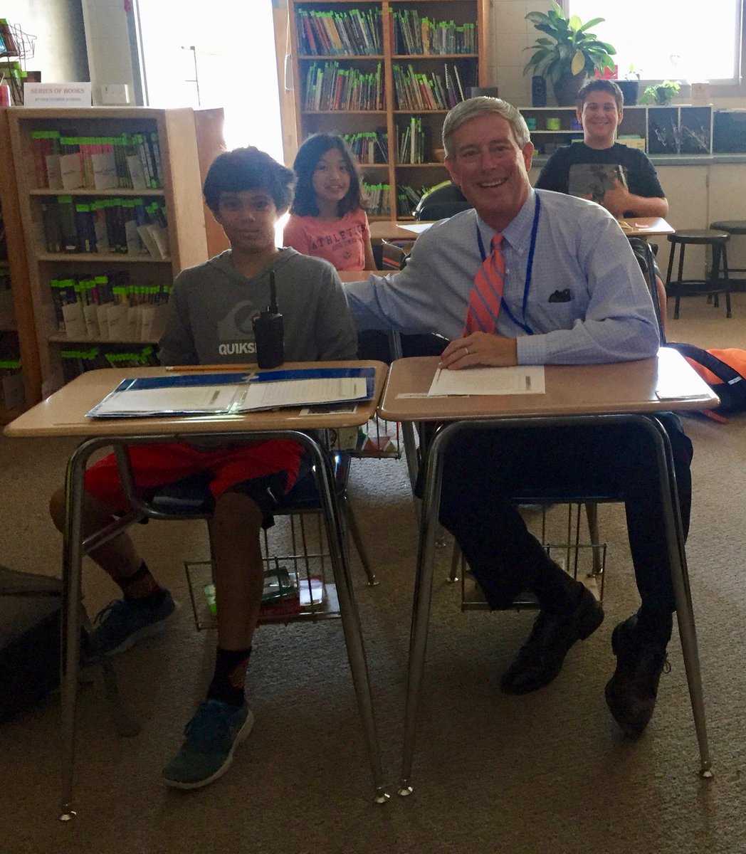 sweetpteach's tweet photo. Mr. Martino goes to school. 
@DartmouthMS #usdlearns https://t.co/jp0fELWn0o