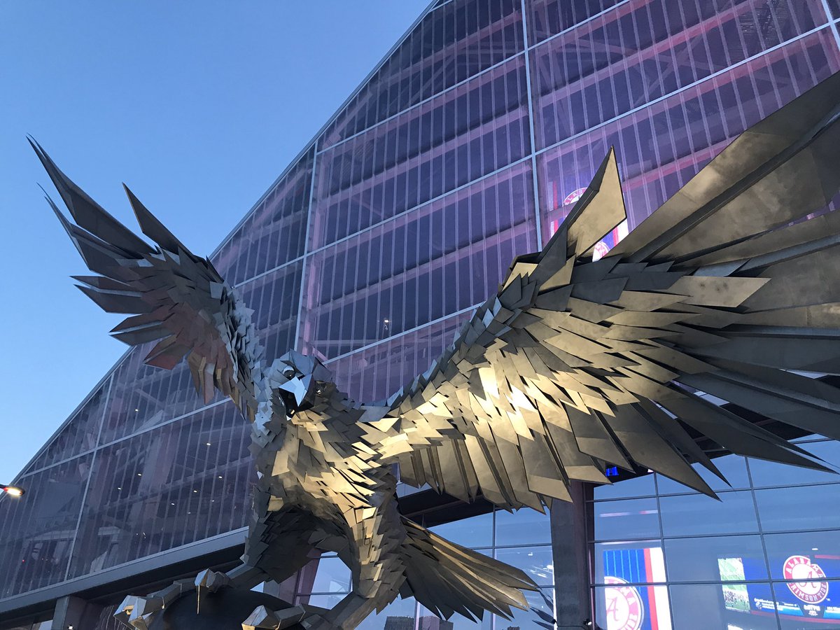 miss_hein's tweet photo. This is easily the most well done stadium statue enterance. #CFATL #CFAKickoff #FSUvsAlabama https://t.co/OaIX23hglG