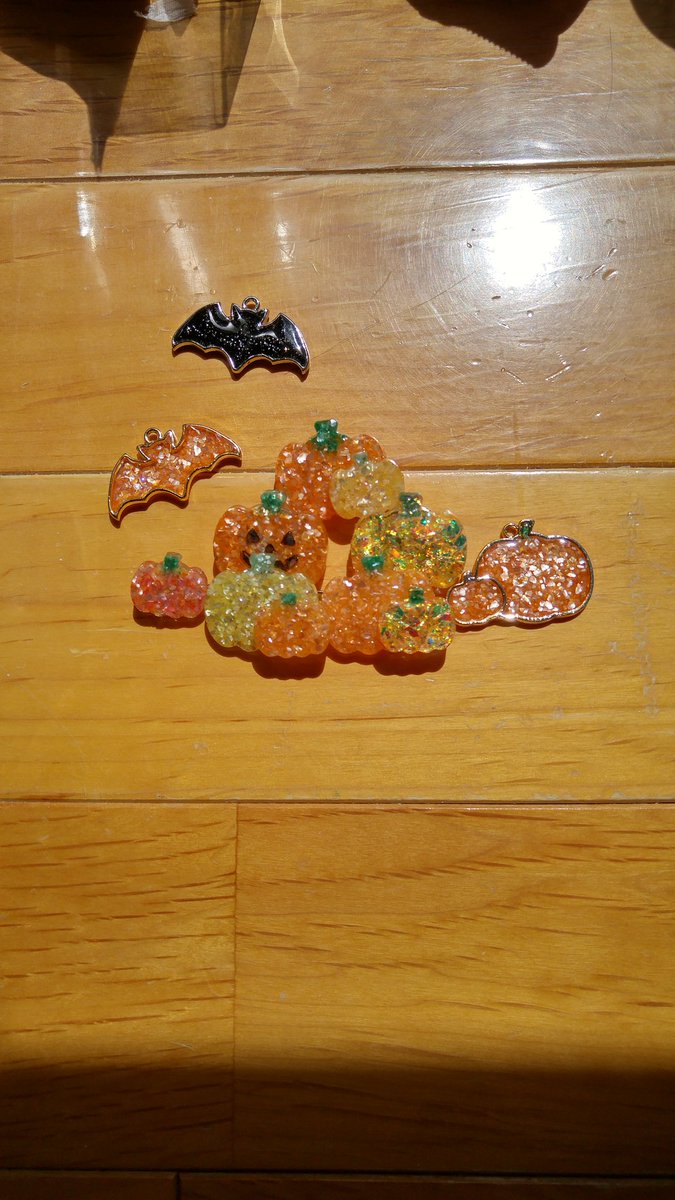 otaarisu's tweet photo. 研究＆準備中🎃 https://t.co/82hq8Cj6sj