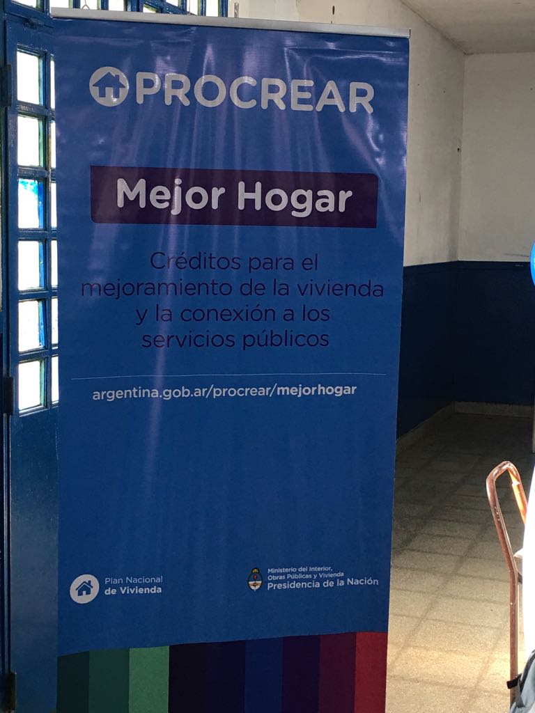 arenacarlos's tweet photo. Hoy por la tarde junto a @JesiBortule acompañando a los vecin@s
 de Lagomarsino en su inscripción al Programa Mejor Hogar! @NicoDucote https://t.co/Ys4IVGyXlq