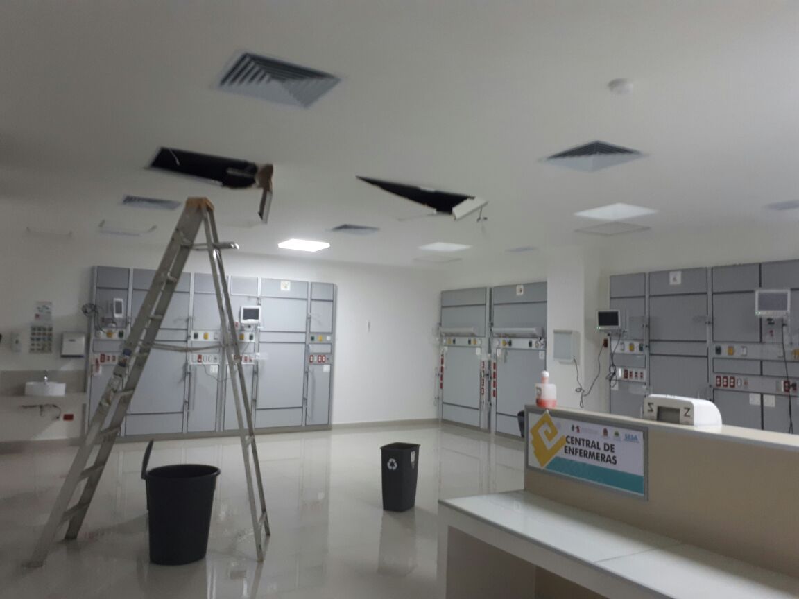 Noticaribe's tweet photo. HACE AGUA EL HOSPITAL GENERAL DE CANCÚN: Virtual estado de emergencia por lluvias Unidad de Cuidados Neonatales https://t.co/dSZBZDNkFq https://t.co/M076uhu2He