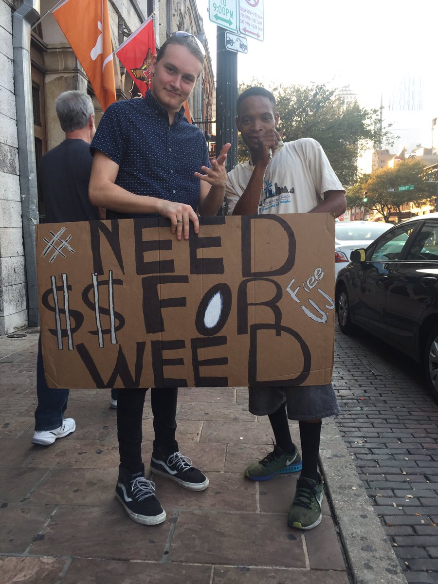 Passerbye000's tweet image. #Austin #atx #fiveonetwo #green #harveyrelief #show #livemusic @swandiveaustin