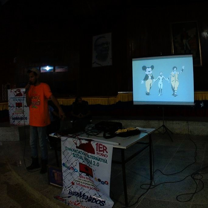 Jpsuvmonagas's tweet photo. Taller de Comunicación Alternativa #Maturin reforzando la Comunicación Liberadora y Cultural para la Juventud #PalanteVenezuelaHeroica https://t.co/jSbyyhd3Pb