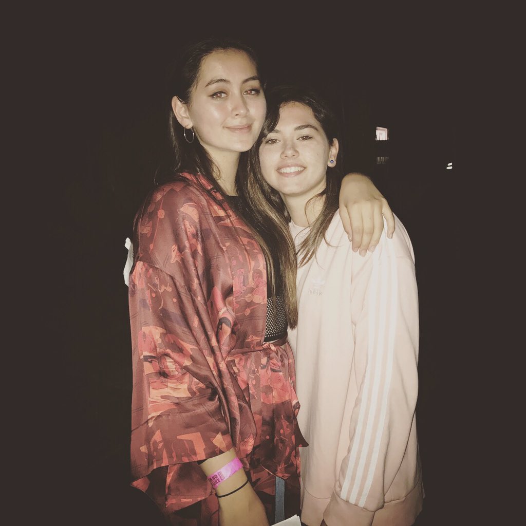 JasmineT_Spain's tweet photo. [@fede_bonatesta] Love meeting this blessings ❤❤❤ @tantrumjas tu for everything I love you https://t.co/7mvPGW5IUD