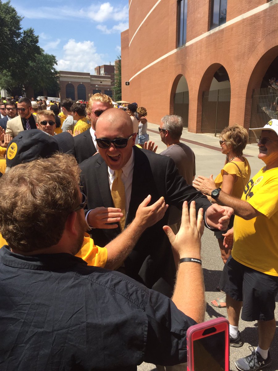 SteelmanGatlin's tweet photo. Best part of the Eagle Walk #CarterFootball #SMTTT https://t.co/8W82oUkGXg