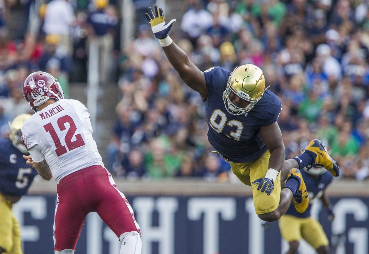 TheRobFranklin's tweet photo. Who knew 290 pound guys could fly? #TemplevsND @SBTribune https://t.co/dCyvxKATgl