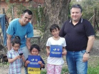 arenacarlos's tweet photo. María nos contó sobre su hijo Leo de 3 años y su pasión por @BocaJrsOficial Hoy le llevamos su primera camiseta + pelota + entradas https://t.co/lq19MUfLym