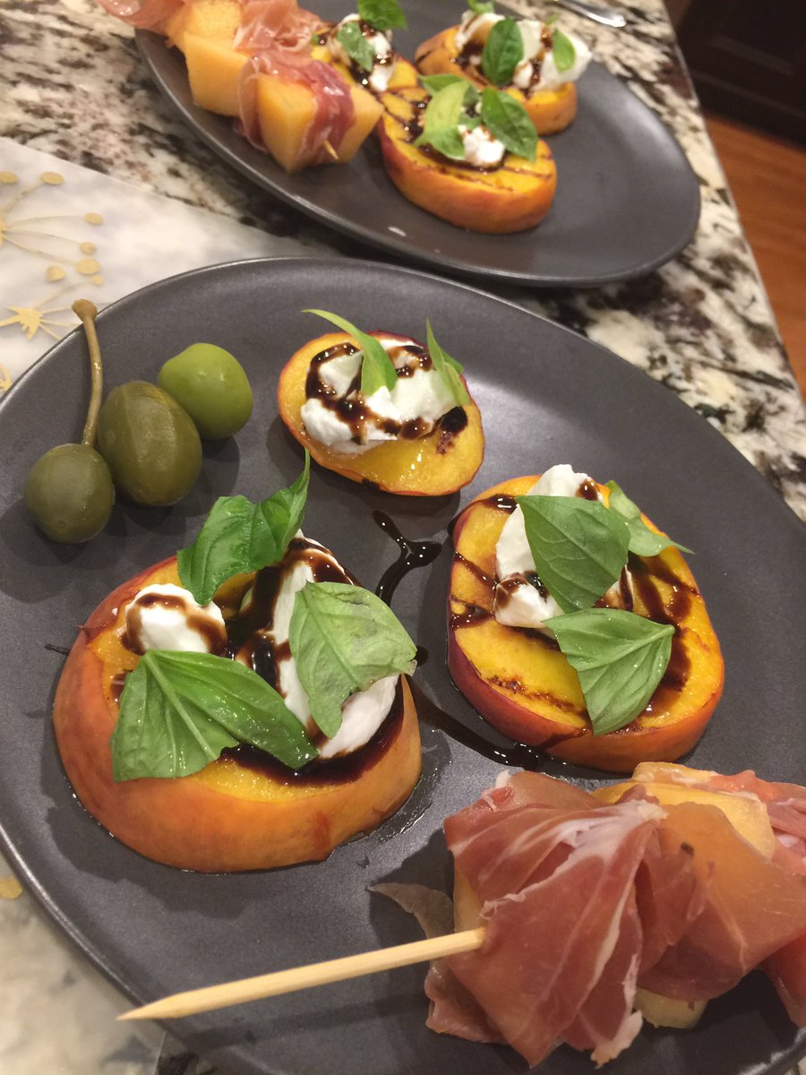 Susan_C_Scott's tweet image. Let's take #HorsD'oeuvres #seriously❣️ Join in and share your favs! #3Rules=3 #colors, 3 #textures, 3 #shapes AND include #fruit OR #veg❣️