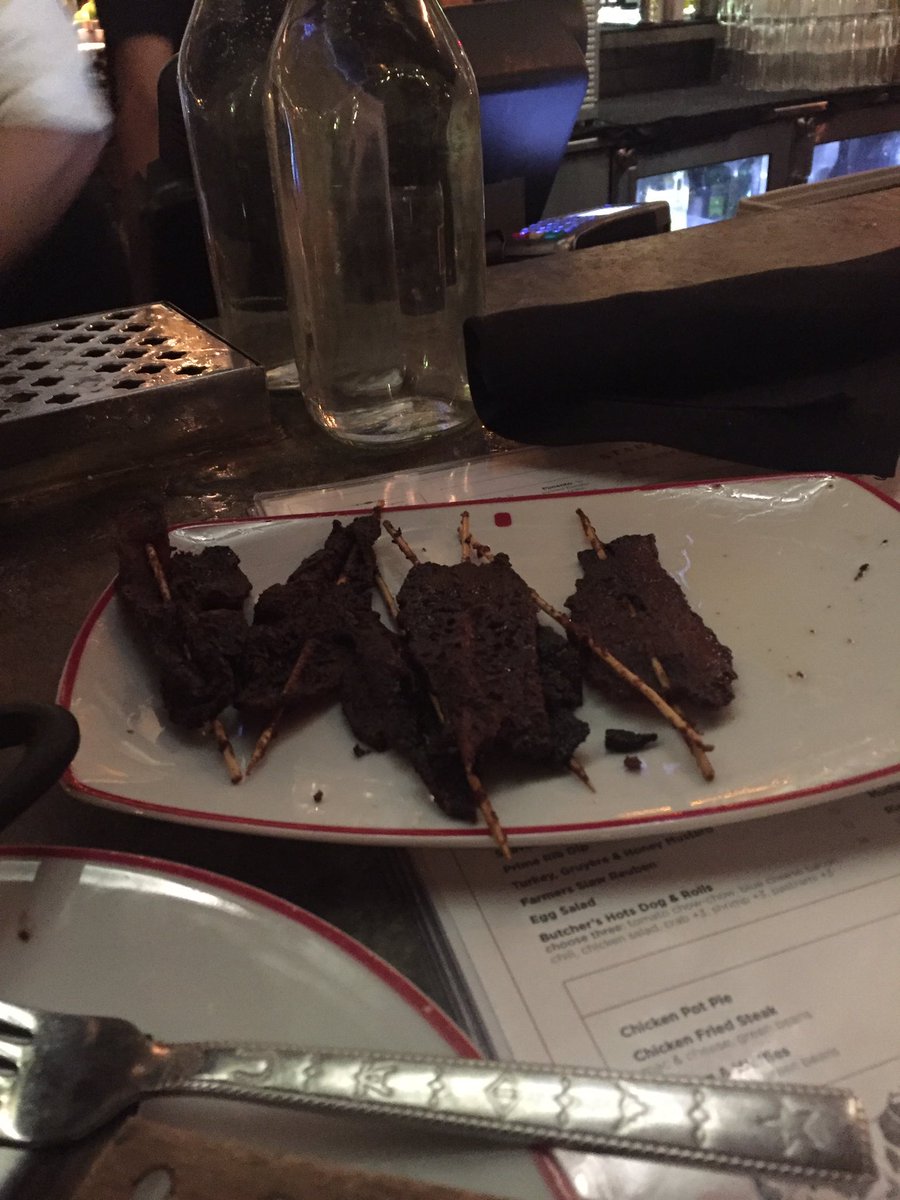 gretchen_news's tweet photo. Cornbread and bacon to start off dinner! Need I say more? @FoundingFarmers @BethanyAButler #weekendinDC https://t.co/e4F9lOalaR