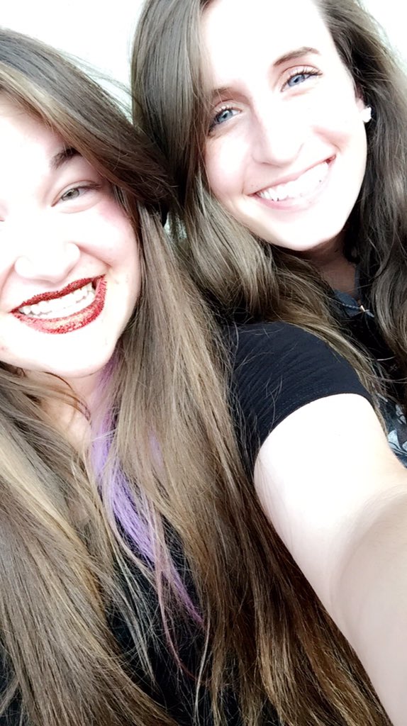jninjamixx's tweet photo. Red lips, roommates, and season tickets. #huskers #gbr https://t.co/AsCAxiXUhg