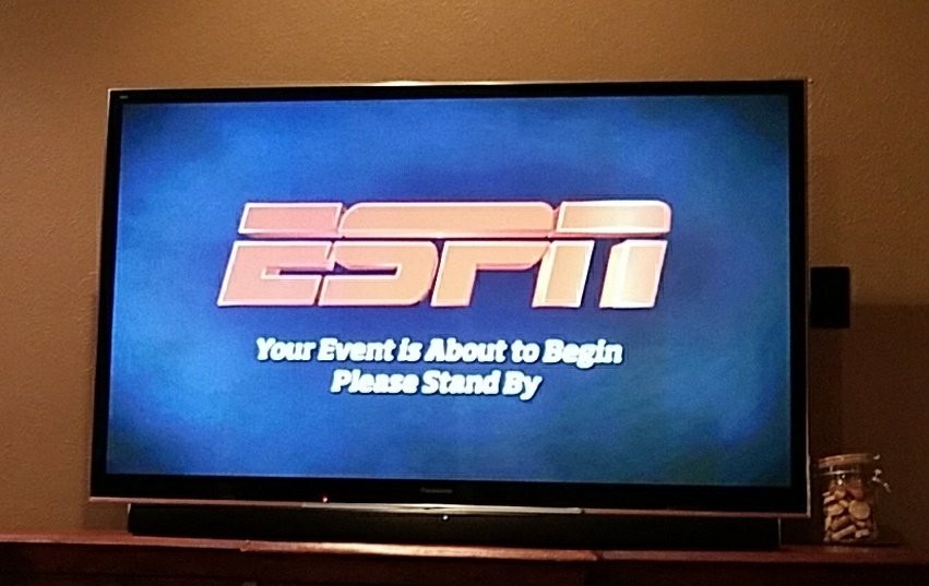 thebatson's tweet photo. 10 minutes after game time and @espn is still waiting to go https://t.co/2emWSYwADJ