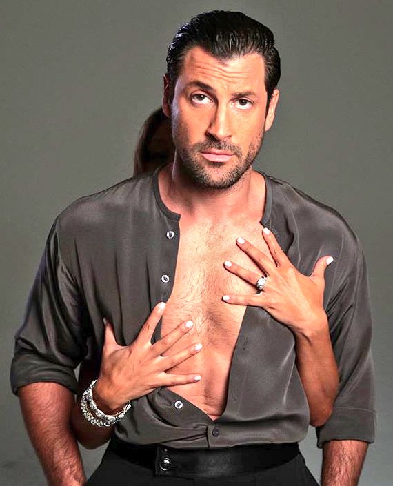 VirginiaInCal's tweet photo. Breaking #DWTS News !
Promo pics are finally all out 4 @MaksimC & his new partner @VanessaLachey who appears to be all hands😜 #TeamMaks 💃🏻🕺🏻 https://t.co/LPzNnAilT0