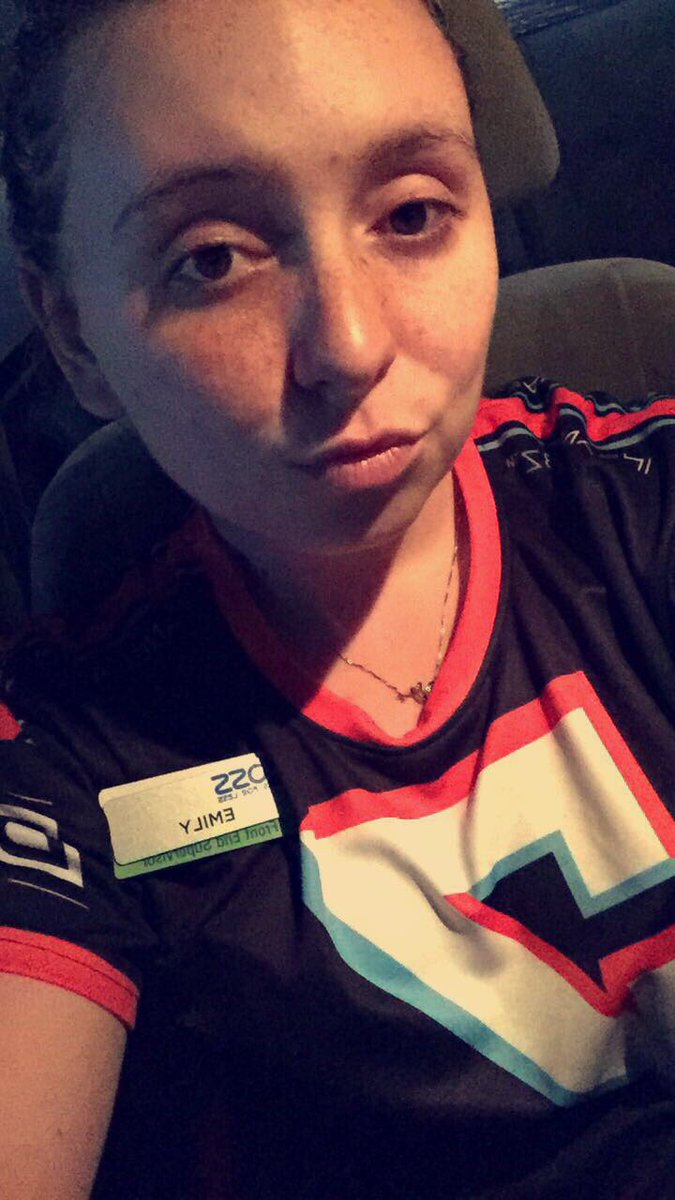 Emily_Brooke21's tweet photo. Instead of wearing a football team on "favorite team day" at #RossdDressForLess I rep #DozeNation @DoZeEsports https://t.co/jrQiEgSbmS