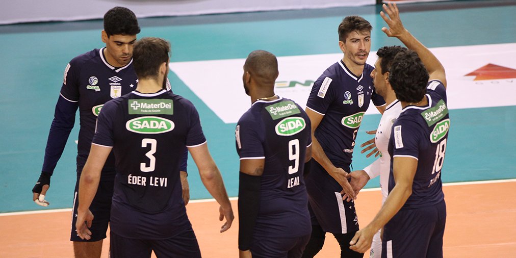 VITÓRIA AZUL! DE VIRADA! O Sada Cruzeiro joga o tie-break com tranquilidade e faz 3 a 2 no Montes Claros Vôlei! 15/8 na última parcial.