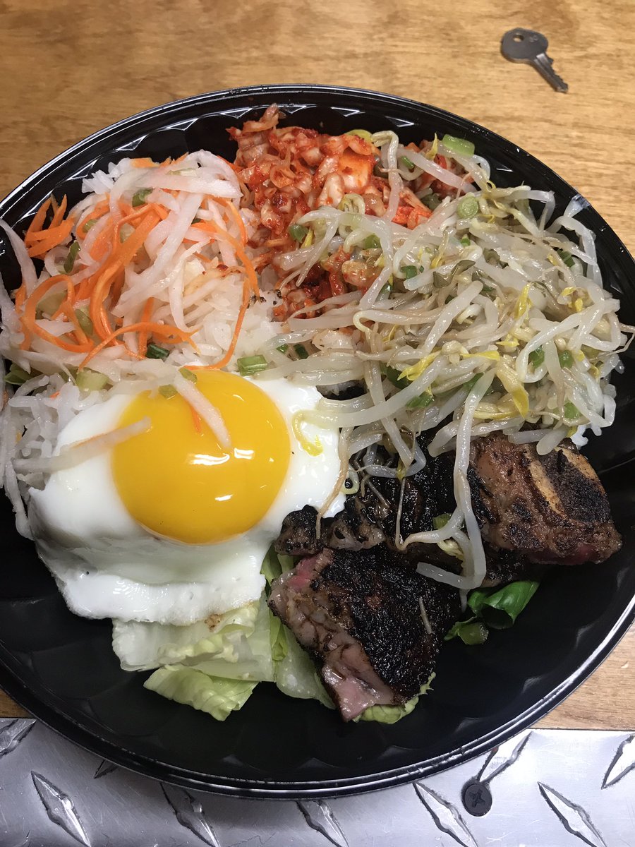 Big thanks to Eddie Wu <a href="/Cook_StPaul/">Cook St Paul</a> for cooking dinner for some hungry firemen <a href="/FirefightersHOU/">Houston Firefighters</a> Station 55 in <a href="/hurricaneharvey/">Matt Harvey</a> aftermath.