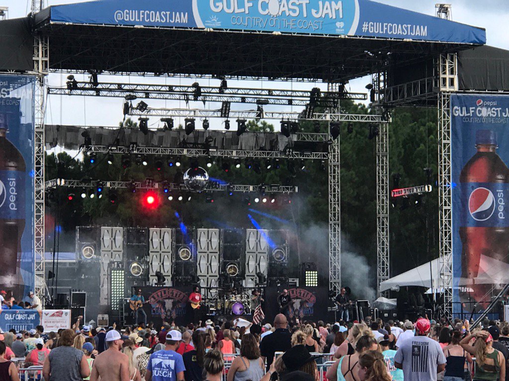coachjoened's tweet photo. Colt Ford was Awesome https://t.co/Z1DNbrs8WU