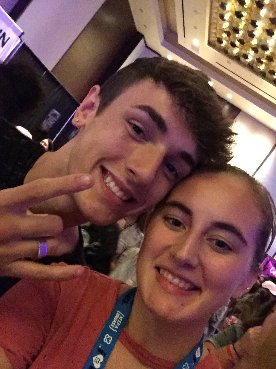 seriouslydobrik's tweet photo. Bryce is such a cutie omg @Ibrycehall https://t.co/UYljgykEeA