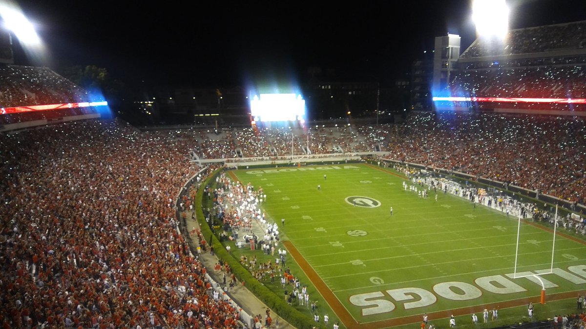 DawGnar's tweet photo. Tens of thousands of lights that will never go out for the Dawgs. #godawgs #GATA #AppStvsUGA https://t.co/fLDdnC7Gky