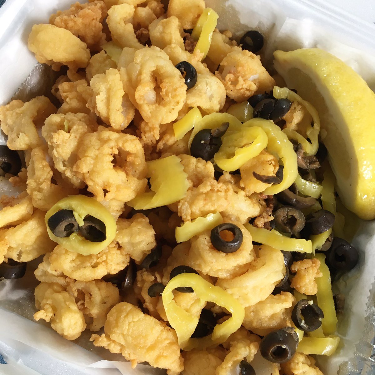 nyfoodiefamily's tweet photo. Enjoyed the last chowder, clamcakes and fried calamari of the #summer! #capnjacks #rhodeisland #scenesofsummer https://t.co/mOq0mXAcpe