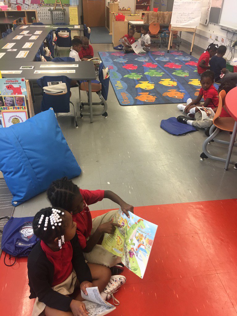Marie26927402's tweet photo. Kindergarteners sharing information about their text during independent reading@dcpublicschools @HendleyES https://t.co/KB5QZCmamx