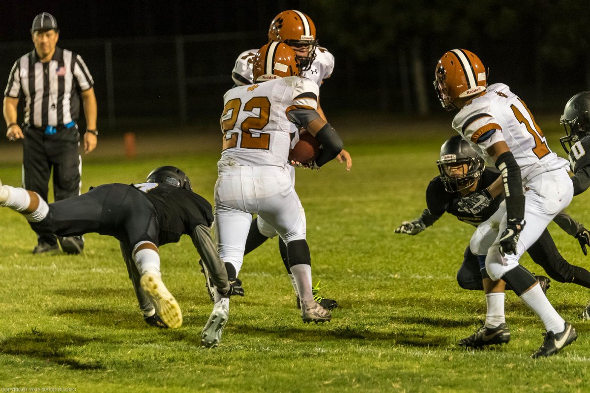 MA_football2016's tweet image. Omar Zavaleta #22 took over, when entire starting backfield went down to injuries. He's MLB, 16 carries 121yd 14 tackles. Angelou Wolfpack