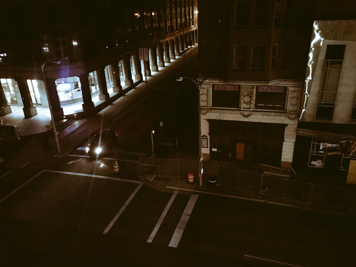 Yo STL. You gotta turn these lights on earlier if they take 30 minutes to turn on. It's #DangerouslyDark #InTheseStreets