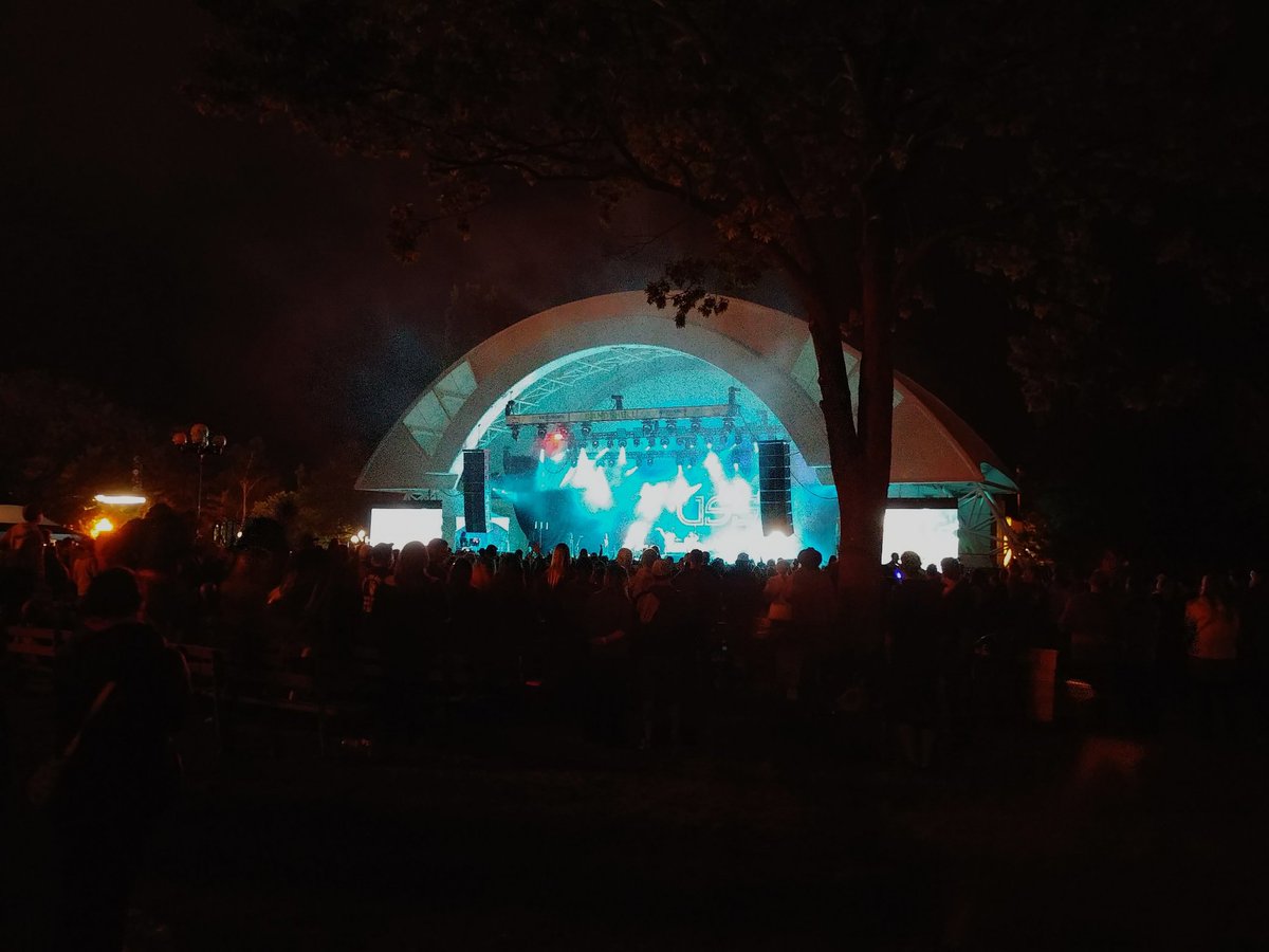 KrisGelder's tweet image. CNE @LetsGoToTheEX @USSMUSIC #bandshellpark #EndOfSummer #livemusic #loveithere #CNE2017 #uss. #freeconcerts