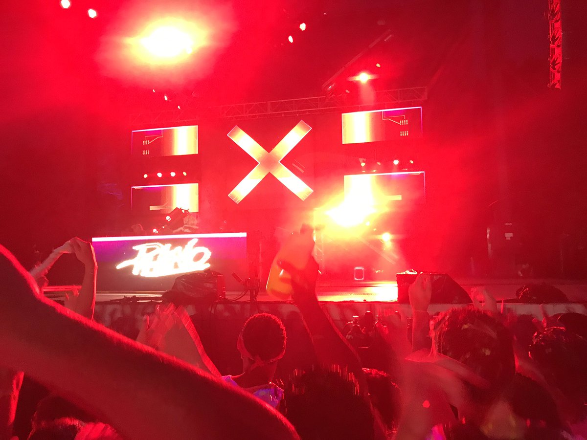 Dariox1998's tweet photo. #LIC2017 😛🌈 https://t.co/vFHVlgs8cA