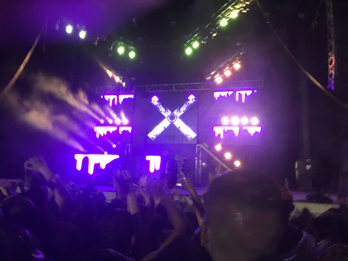 Dariox1998's tweet photo. #LIC2017 😛🌈 https://t.co/vFHVlgs8cA