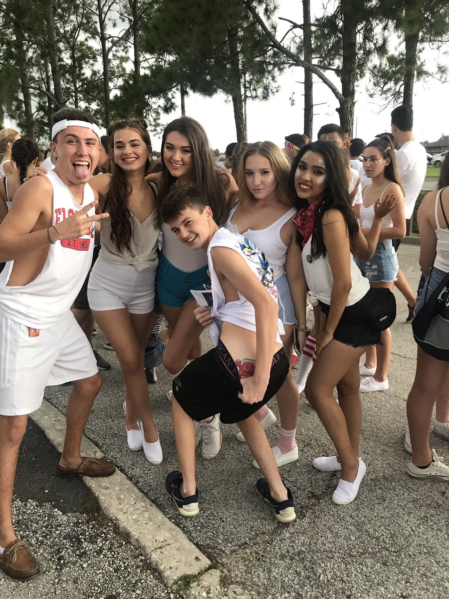 Dariox1998's tweet photo. #LIC2017 😛🌈 https://t.co/vFHVlgs8cA