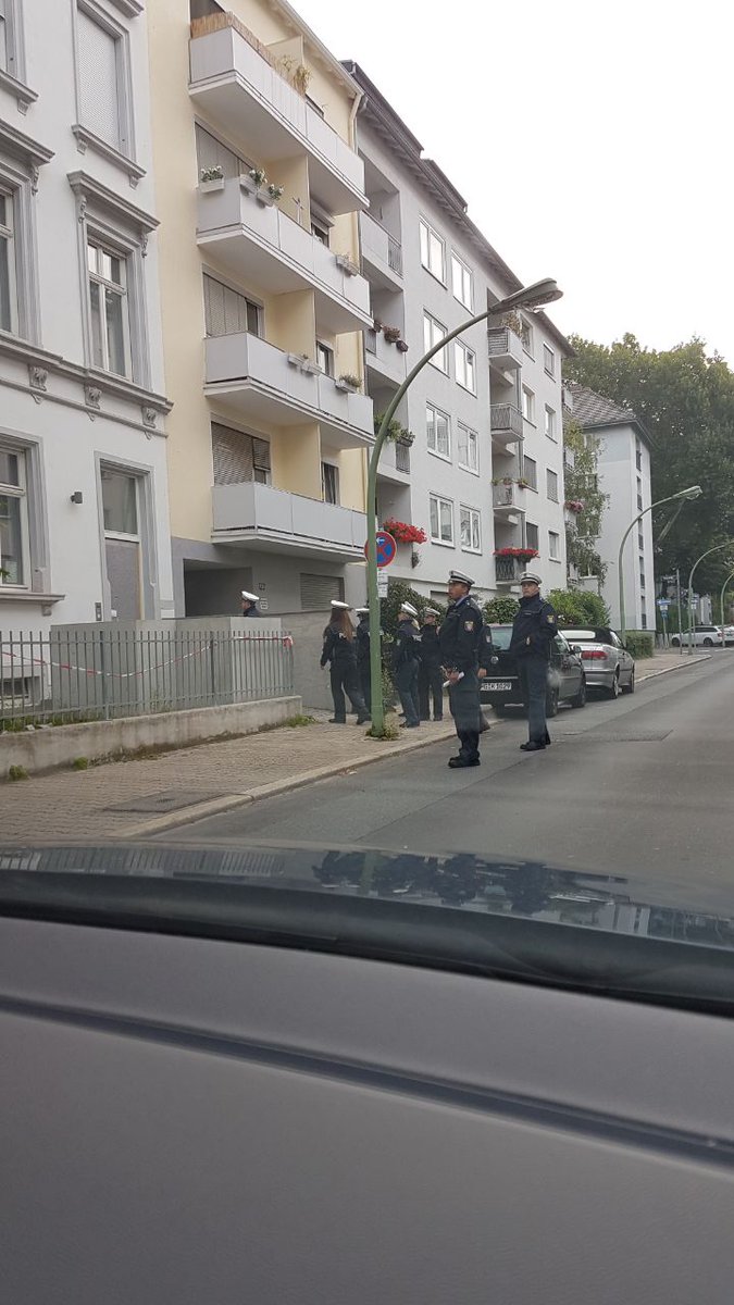 nkroeze's tweet photo. The @Polizei_Ffm doing a great job! #ww2 #bombenentschaerfung https://t.co/s4pVJNHk9M