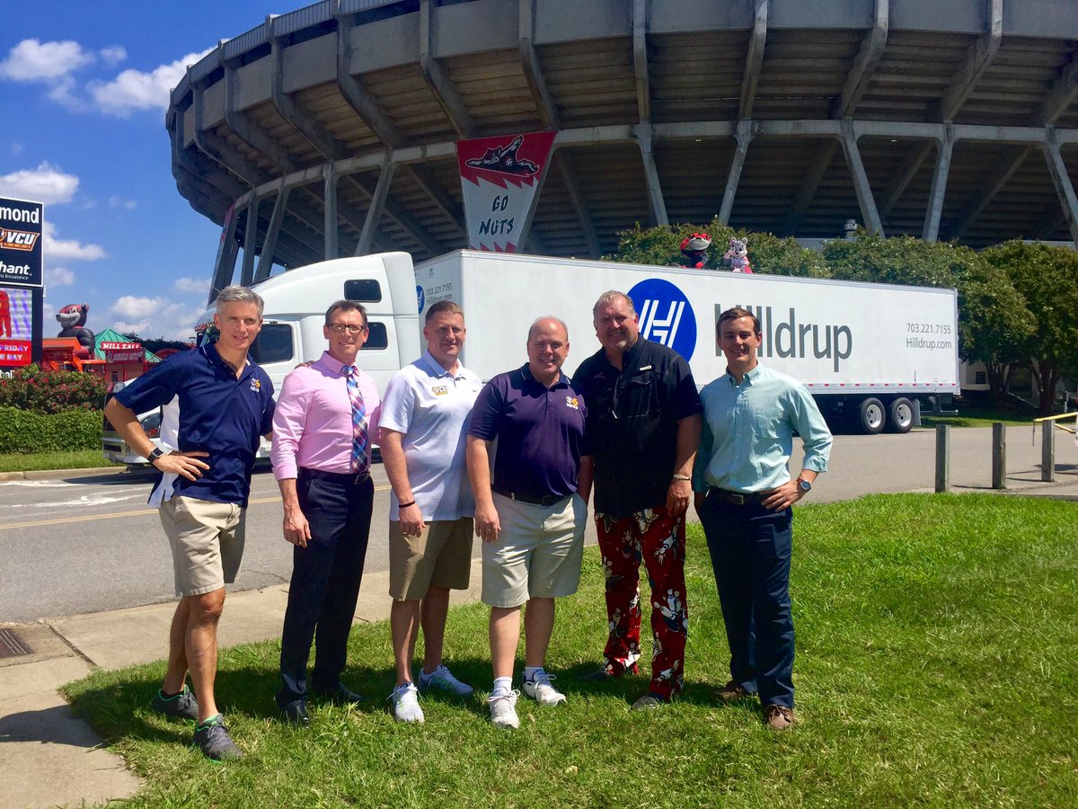 LaneCtvsports's tweet photo. Thanks RVA!!
3 TRAILERS for #HarveyRelief
BIG thanks @tweetparney @GoSquirrels @CoachRhoades @VCU_Hoops and @THOMASLEACHMAN @TeamHilldrup https://t.co/tm0lqNoWXw
