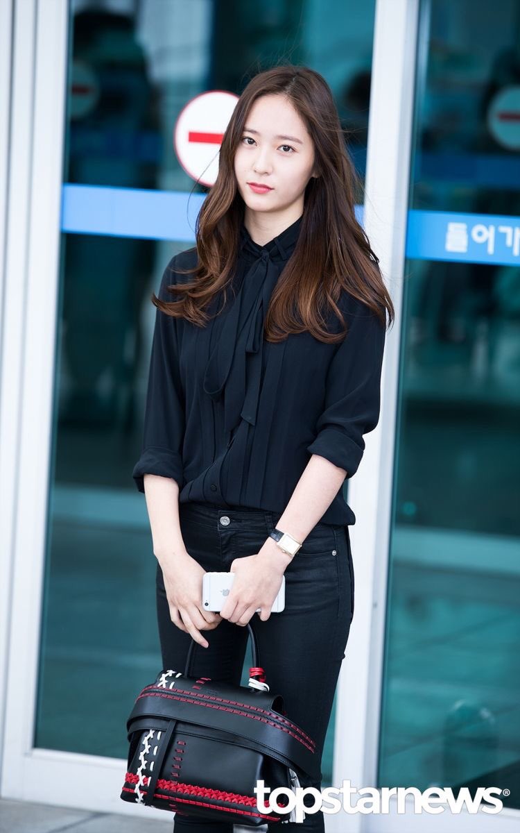 krys_pics's tweet photo. These press pics can be her fansite,❤️
#Krystal https://t.co/n6F4rhCsTV