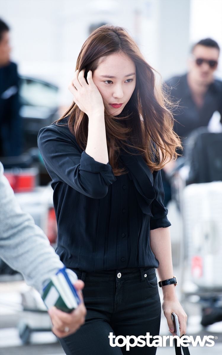 krys_pics's tweet photo. These press pics can be her fansite,❤️
#Krystal https://t.co/n6F4rhCsTV