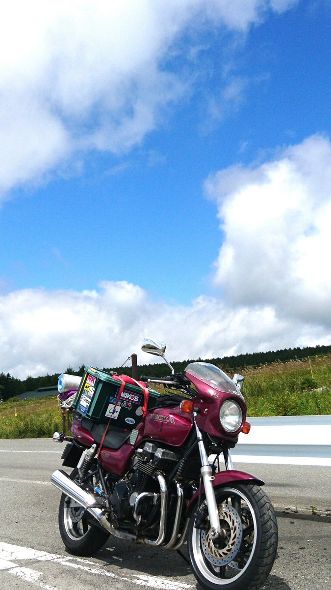 rc42sf's tweet photo. こんにちひろろん♪
いい天気~☆
標高1700m
ビーナスライン with Hiroron♥
#ひろろんとツーリングなう
#大和姫呂未 #withH
#ビーナスライン
#RC42 #HONDA
#長野県 #ツーリング
#本当は青森でコレやりたかった https://t.co/eOOwtWdslr