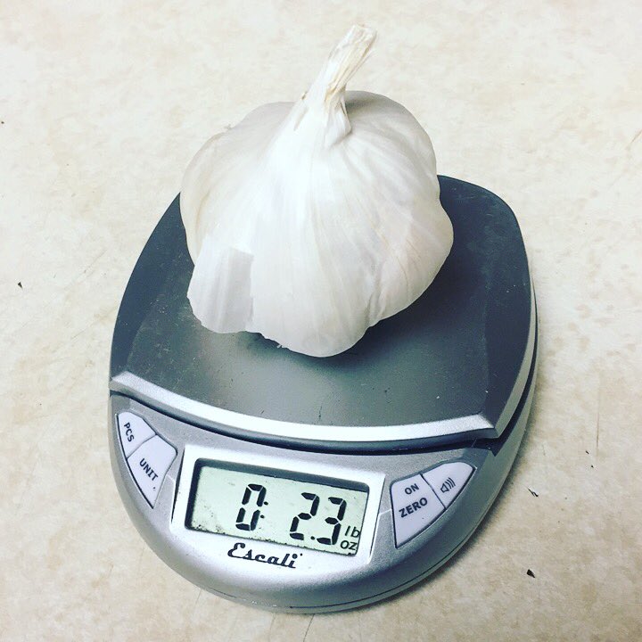 LearnToSpice's tweet image. If an averaged sized garlic head weighs 2.3 oz, about how many heads does China produce? #storyproblem #math #weekendpondering