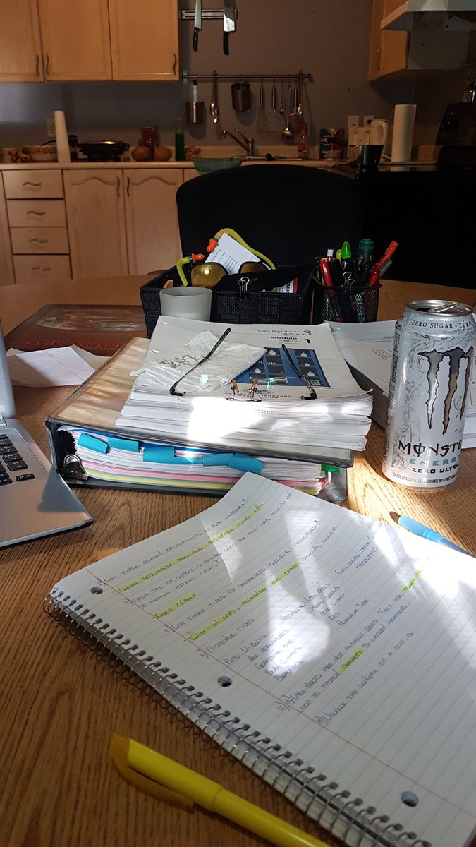 IanEscalera's tweet photo. When the long weekend goes by slowly lol https://t.co/JrWEOvCXg6