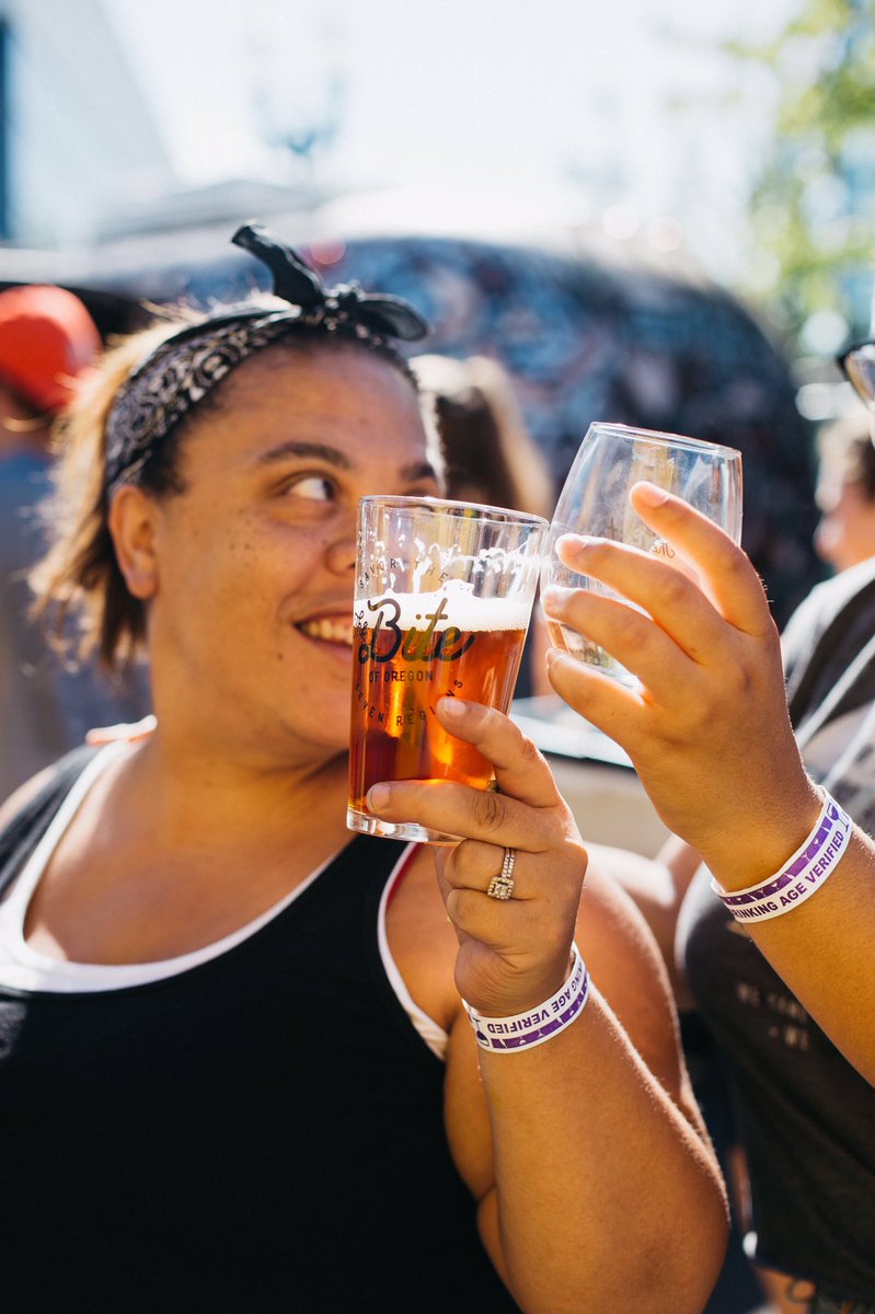 biteoforegon's tweet photo. It's @emilyjoangreene checking in! It's hot out, everyone is staying cool by sipping on various beverages. Beer, wine, strawberry lemonade! https://t.co/zBiyLAIsJD