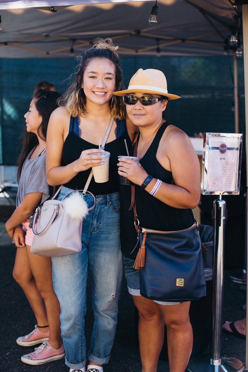 biteoforegon's tweet photo. It's @emilyjoangreene checking in! It's hot out, everyone is staying cool by sipping on various beverages. Beer, wine, strawberry lemonade! https://t.co/zBiyLAIsJD