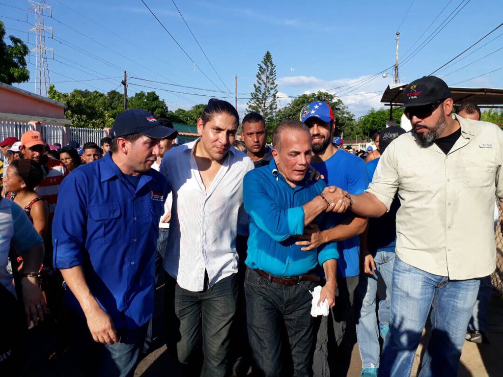 Caminando en cada rincón del Zulia con <a href="/manuelrosalesg/">Manuel Rosales</a> vamos a recuperar al Zulia con @evelingtrejo #Gobernadora