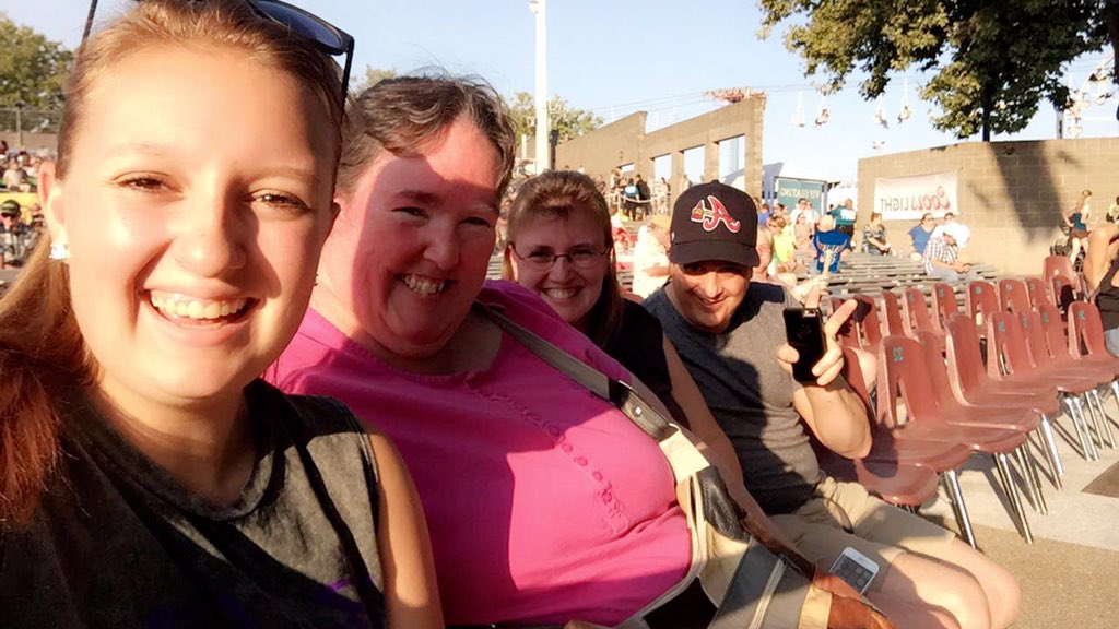 Smalls0521's tweet photo. @TraceAdkins @OregonStateFair Front Row #TraceSalem #TraceOregon https://t.co/kt84qCQ6mv
