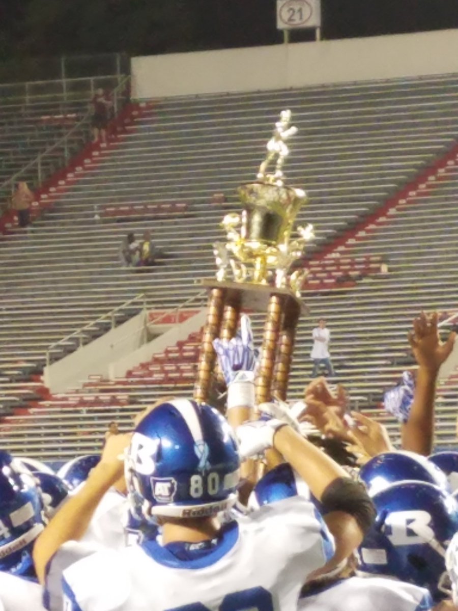 KWalters_Bryant's tweet photo. So proud of both teams......great game......way to go Hornets! #SaltBowl2017 #SaltySaturday https://t.co/pFgHURmY96