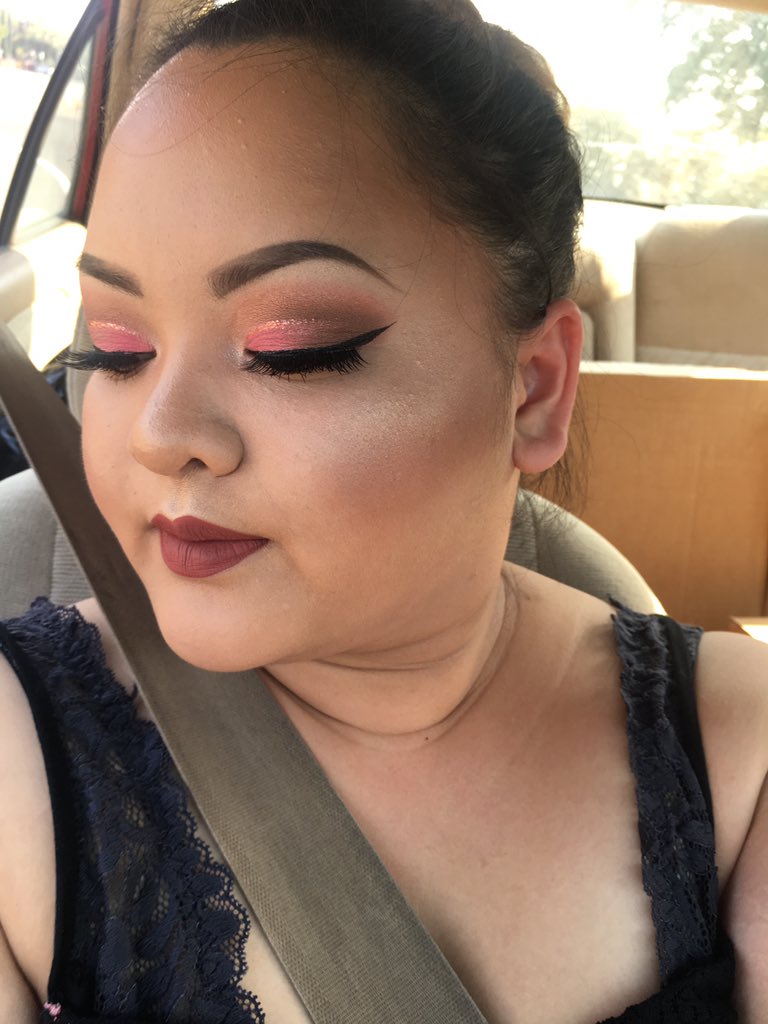 LilyBooo's tweet photo. Tell me what I was thinking when I decided to do my makeup in 105+ weather when my car has no AC? https://t.co/AJ6lbCR4X8