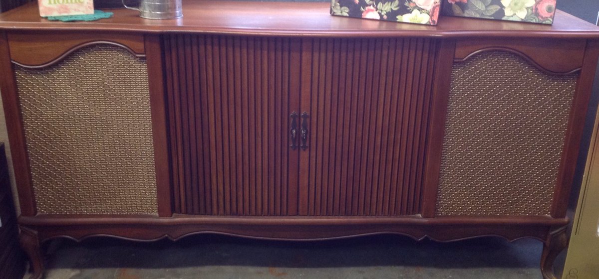 TheMooreGeneral's tweet image. Great credenza!  Doors roll in for storage access.  Available at The General Store in Moore!  Come check out this and more!
