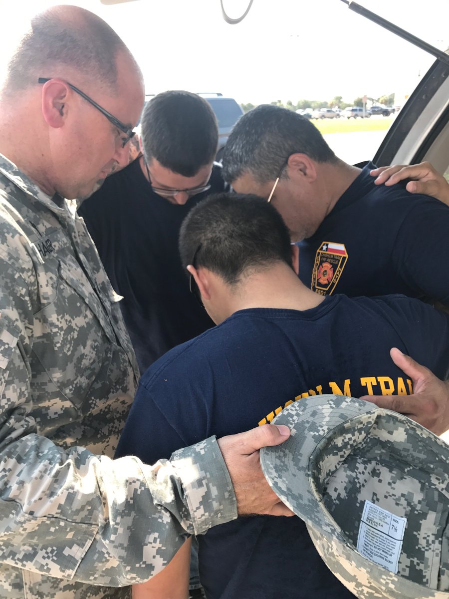 #PhotosFromTheField: A #Texas #StateGuard chaplain prays with local first responders before a rescue mission earlier today. #Harvey
