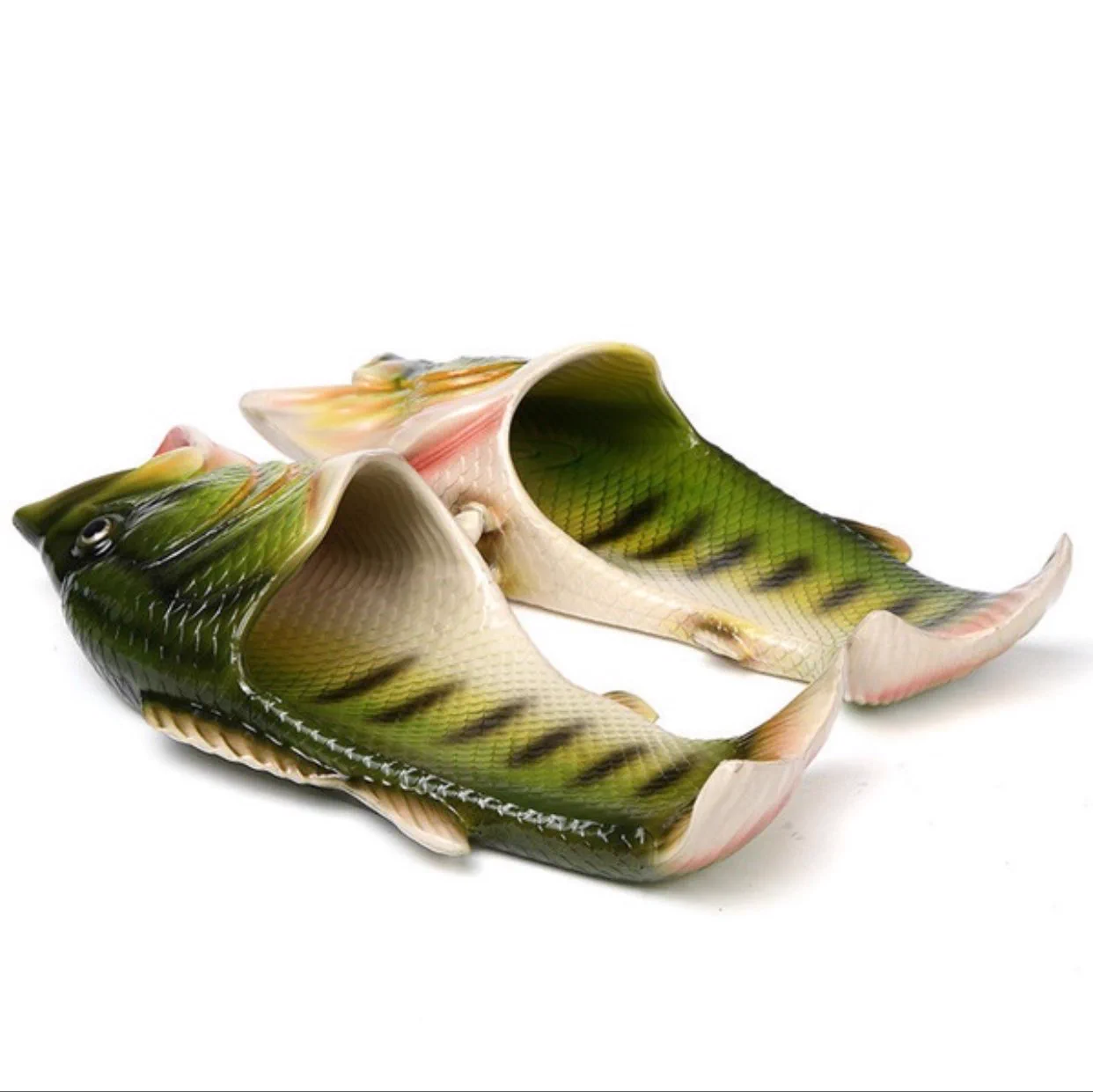 その発想は無かったｗｗｗ魚を履きこなせる謎のスリッパｗｗｗ