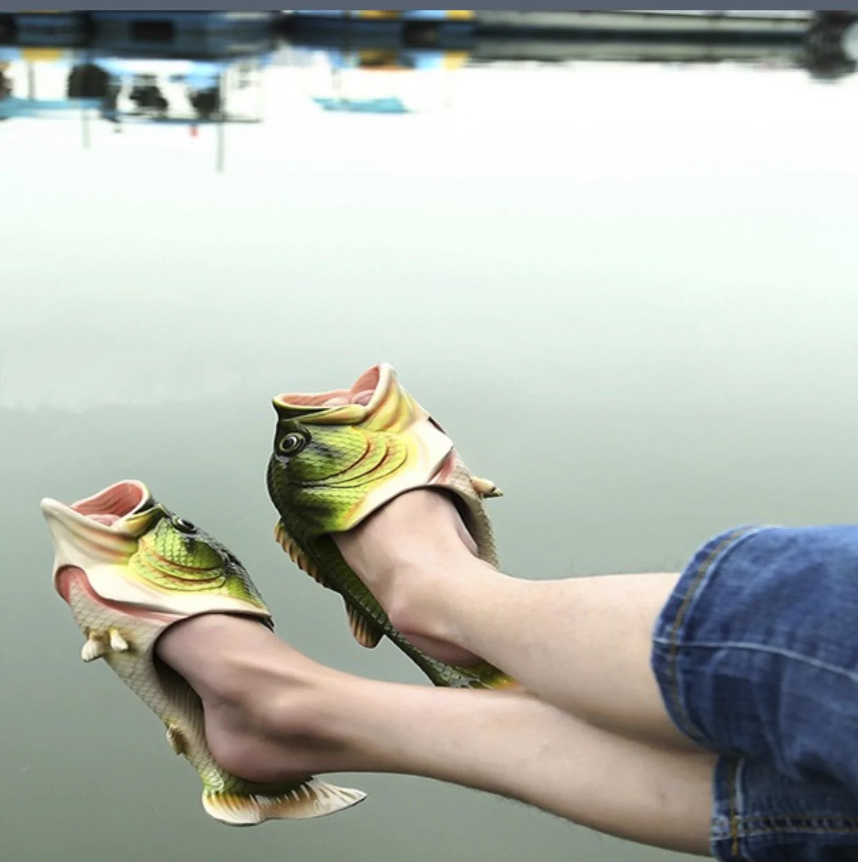 その発想は無かったｗｗｗ魚を履きこなせる謎のスリッパｗｗｗ