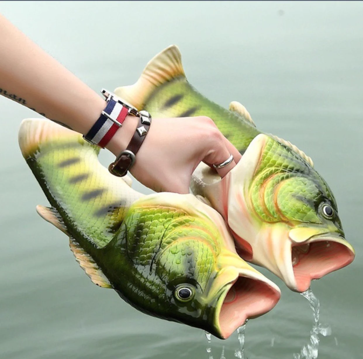 その発想は無かったｗｗｗ魚を履きこなせる謎のスリッパｗｗｗ